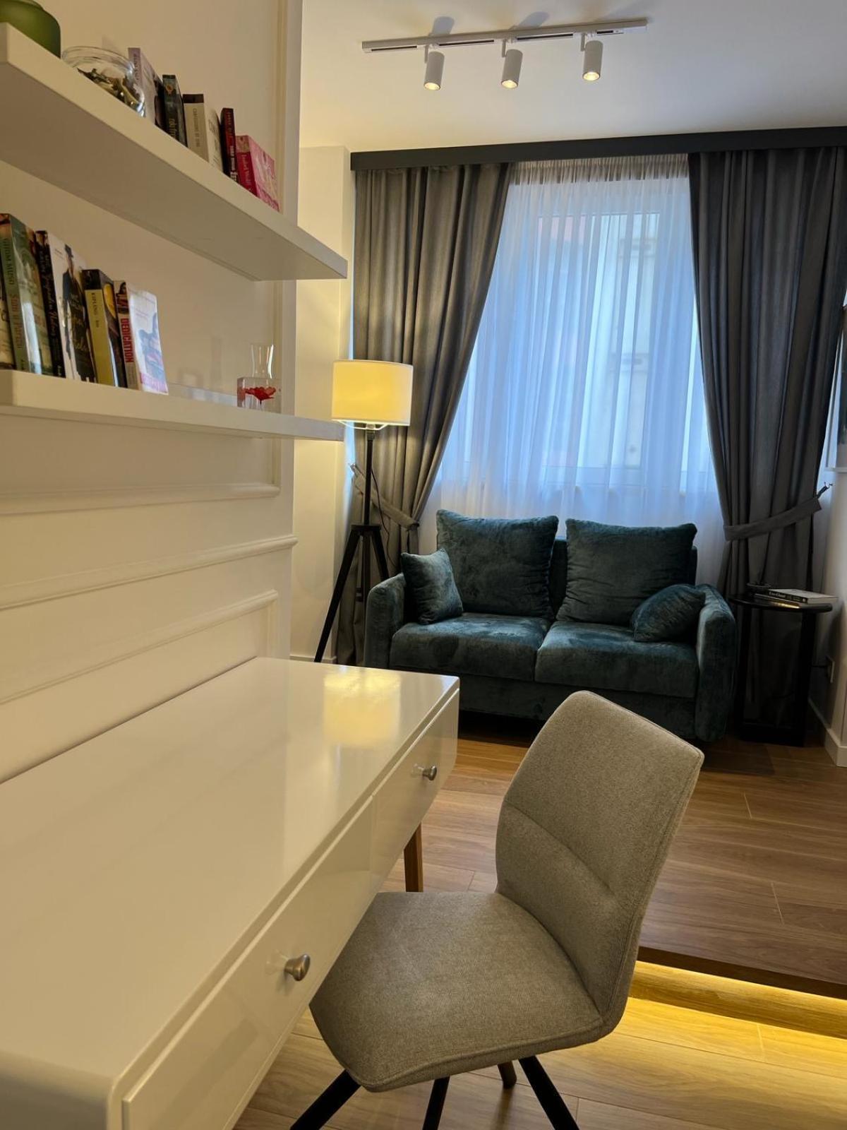 Red Riding Hood Appartement Belgrado Buitenkant foto